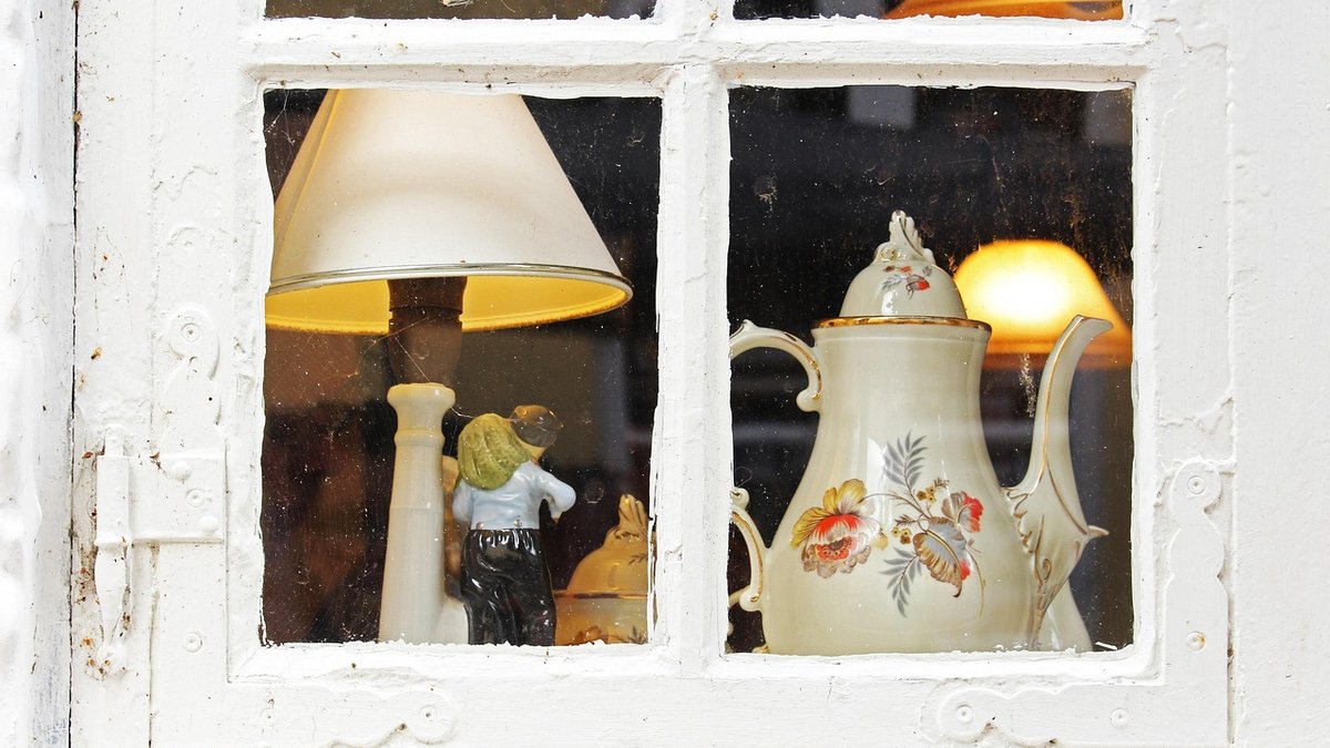 Choosing Between Brass and Copper Finishes for Interior Lighting