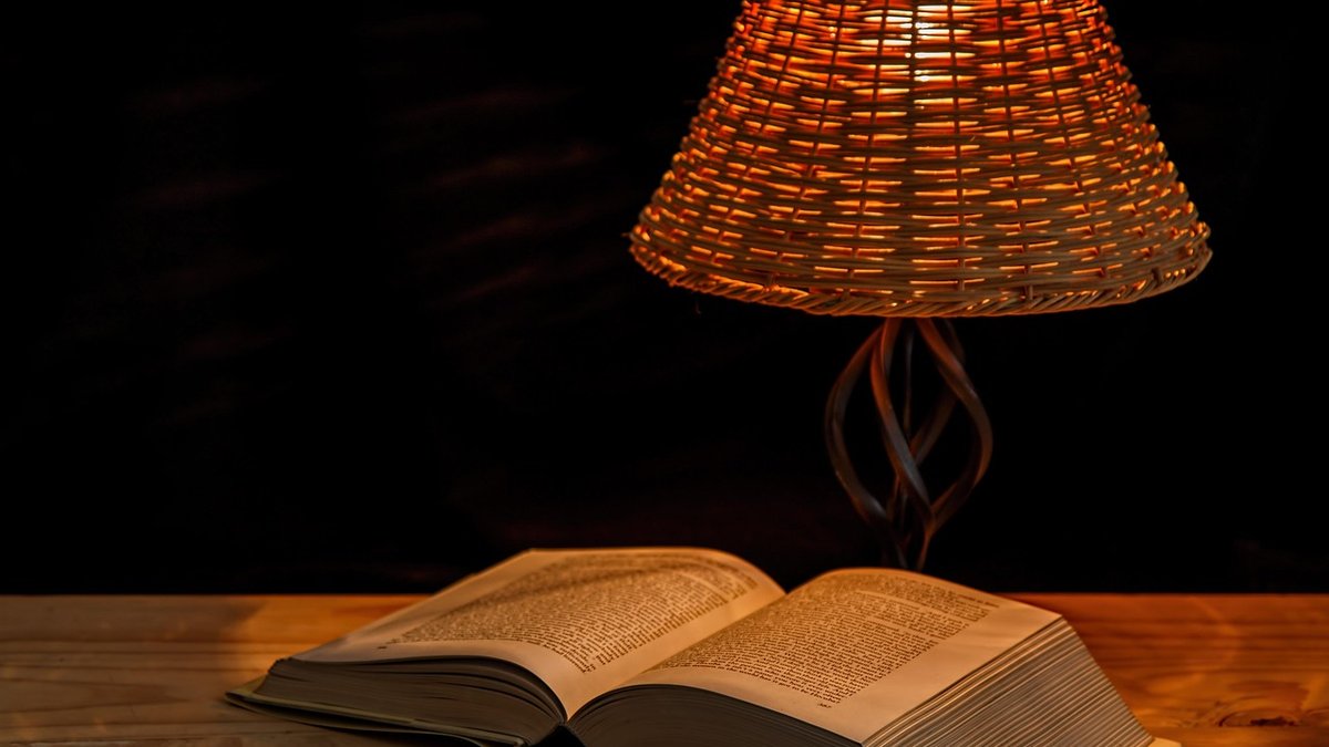 Understanding Bulb Colour Temperature in Hallways and Stairs